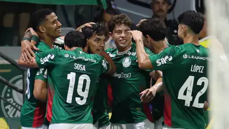 Prova de Resistência: Palmeiras vence o Athletico-PR por 1 a 0 com um a menos e mostra a força do elenco