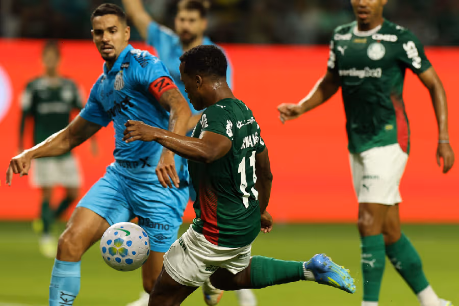 Grito entalado: Palmeiras amassa no segundo tempo, mas tem virada anulada pelo VAR e empata clássico com o Santos