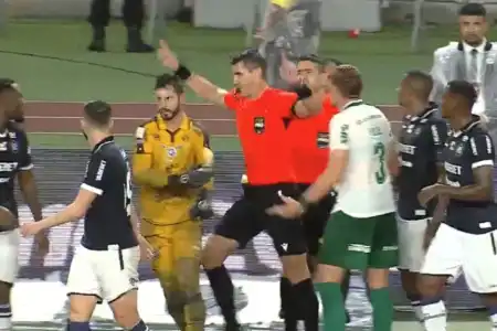 Apito absurdo: Palmeiras amassa o Remo, tem gol legal anulado nos acréscimos e fica no empate no Mangueirão